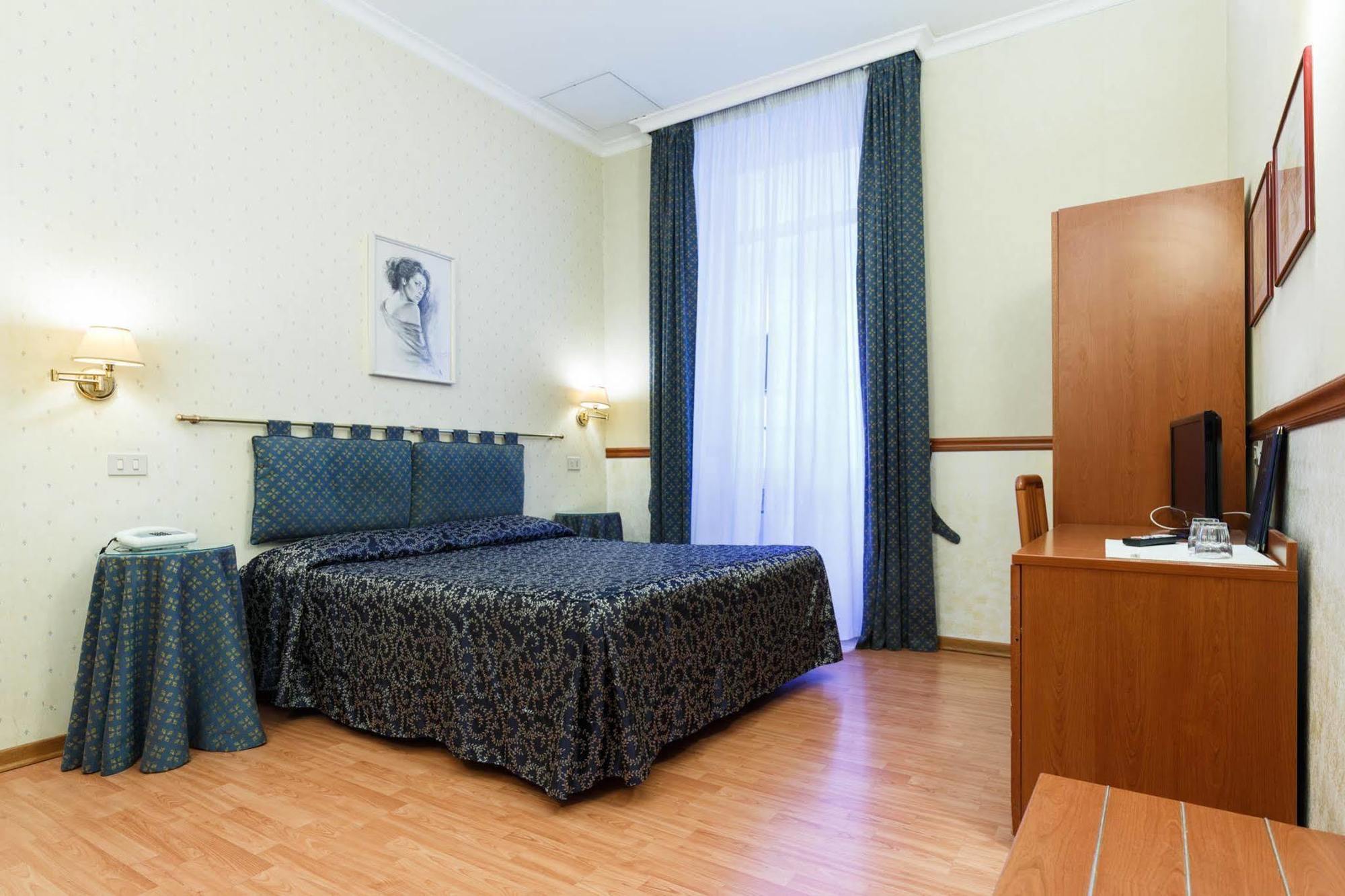 Hotel Paris Rome Buitenkant foto